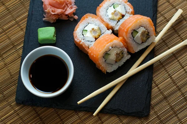 Sushi Ett Restaurangbord — Stockfoto