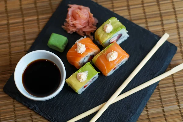 Sushi Ett Restaurangbord — Stockfoto