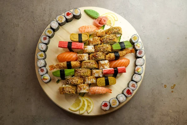 Sushi Ett Restaurangbord — Stockfoto