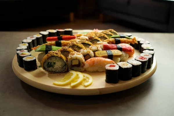 Sushi Éttermi Asztalon — Stock Fotó
