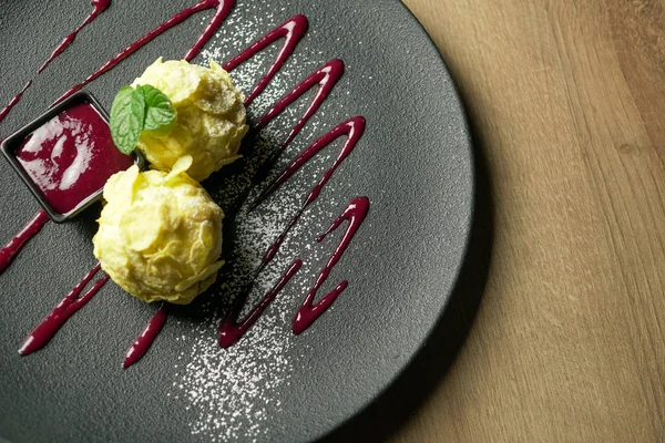 Dessert Sur Une Table Restaurant — Photo