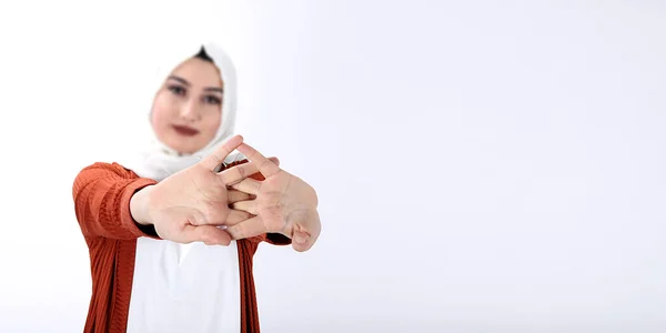 Beautiful Brown Eyed Woman Wearing White Headscarf Tile Cardigan Young — Stock Photo, Image