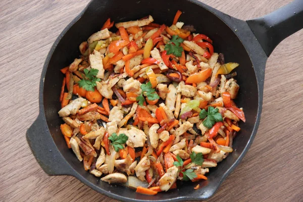 Poulet Frit Aux Légumes Dans Une Poêle — Photo