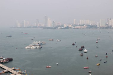 Metnin, ekranın, koruyucun için arka plan, şehrin ve körfez okyanusunun görüntüsüne sahip duvar kağıdı her zaman gemiler