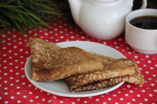 Ryska Hembakade Pannkakor Ett Träbord — Stockfoto