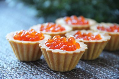 Aperatifler - kırmızı havyarlı tartlar 