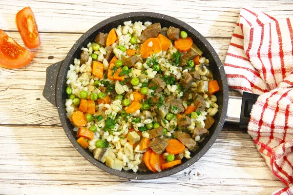 Bouillie Orge Perlée Avec Viande Légumes Dans Une Poêle — Photo