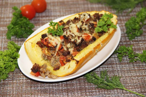 Calabacín Horno Con Carne Verduras Bajo Queso — Foto de Stock