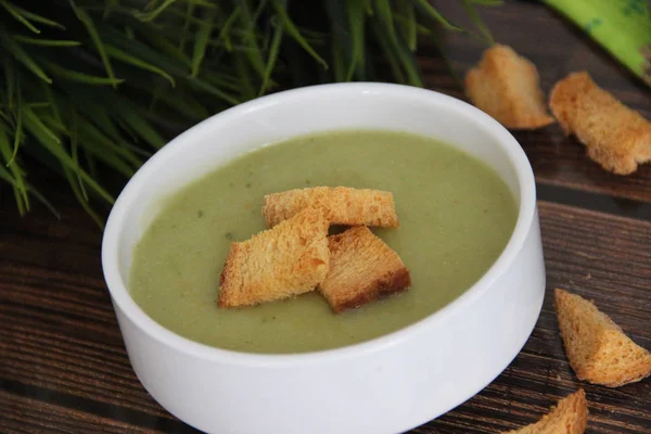 Grüne Creme Brokkoli Suppe Mit Sahne Und Croutons Einer Weißen — Stockfoto