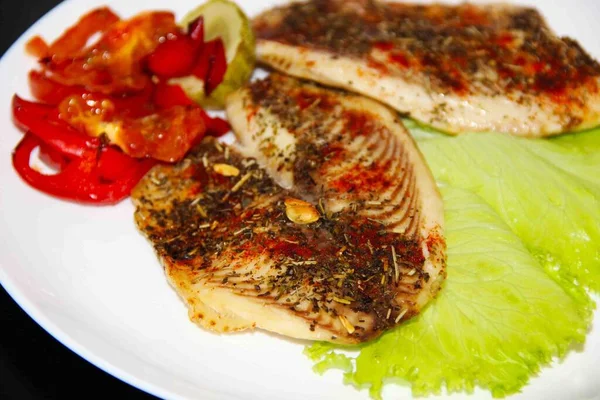 Tilapia Horno Horno Con Hierbas Verduras — Foto de Stock