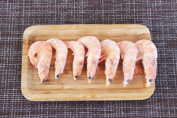 Frozen Prawns Ice Wooden Tray Top View — Stock Photo, Image