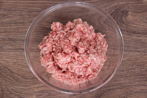 Carne Picada Retorcida Cruda Con Arroz Una Taza Transparente —  Fotos de Stock