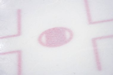 Buz hokeyi sahası mavi ve kırmızı nokta. Fotoğraf Arena-Letonya 'da çekildi.