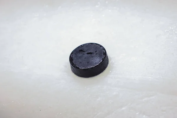 Black Old Ice Hockey Puck Ice Rink Located Latvia — Stock Photo, Image