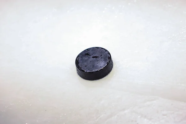 Black Old Ice Hockey Puck Ice Rink Located Latvia — Stock Photo, Image