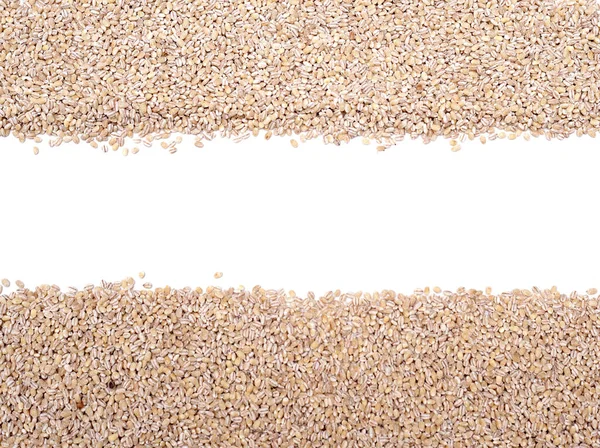 白い背景に真珠大麦の粗粒。トップビュー、コピースペース、ストライプ — ストック写真