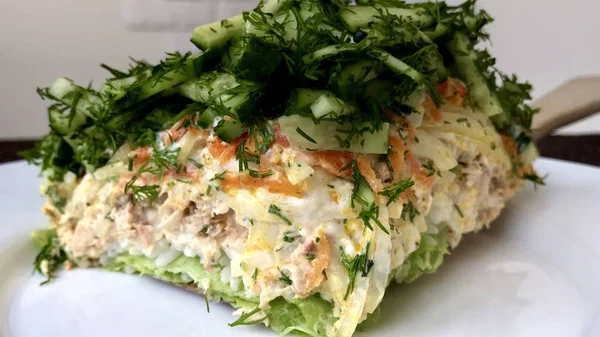 Ev yapımı salata tarifi çok lezzetli.