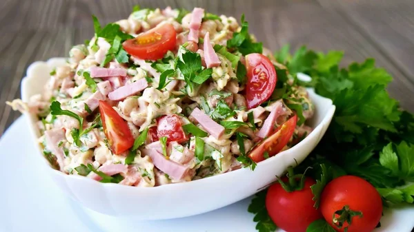 Ev yapımı salata tarifi çok lezzetli.