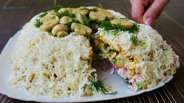 Ev yapımı salata tarifi çok lezzetli.