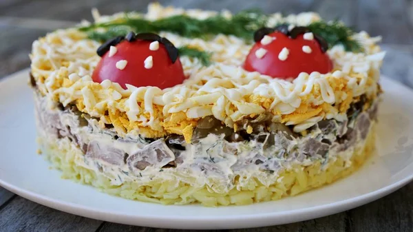 Ev yapımı salata tarifi çok lezzetli.