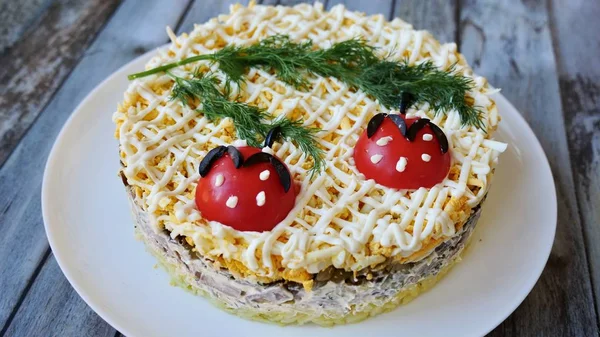 Ev yapımı salata tarifi çok lezzetli.