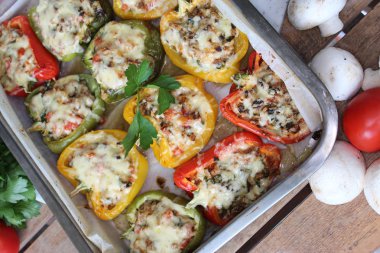 Evde Doldurulmuş Biber Pişirme