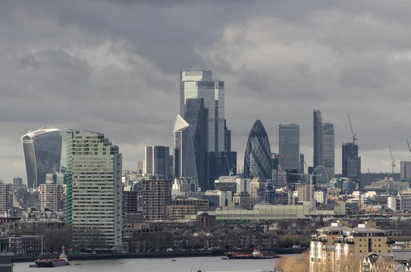 Londra Şehrinde Bulunan Gökdelenlerin Ofis Binalarının Panoramik Manzarası Thames Nehri — Stok fotoğraf