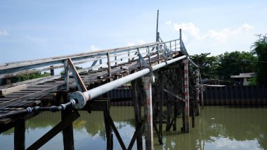 Tayland eski ahşap köprü