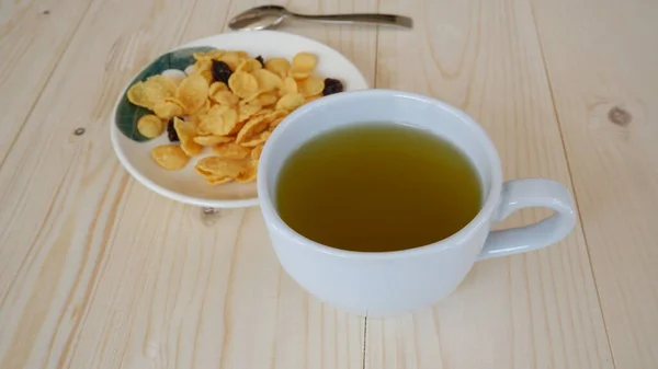 Зеленый Чай Закуски Деревянном Столе — стоковое фото