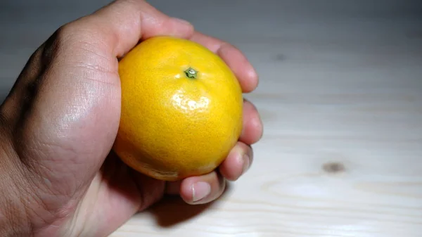 Świeża Pomarańcza Dłoni — Zdjęcie stockowe