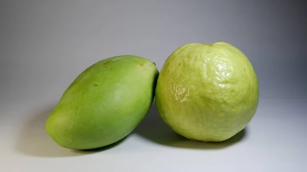 Κοντινό Πράσινο Μάνγκο Και Γκουάβα — Φωτογραφία Αρχείου