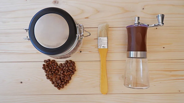 Kaffeebohnen Und Kaffeemühle Und Kaffeebürste — Stockfoto
