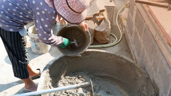 Female Worker Mixing Cement Bucket — Stock Photo, Image