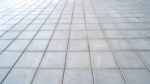 Çizgi desenli beton zemin
