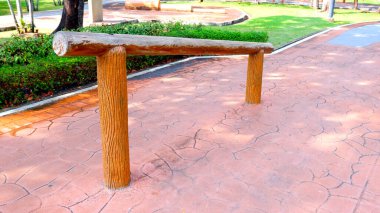 Parkta Tek Bar Egzersiz Ekipmanı