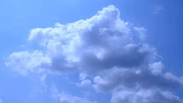 Céu Azul Bonito Com Nuvem Macia — Fotografia de Stock