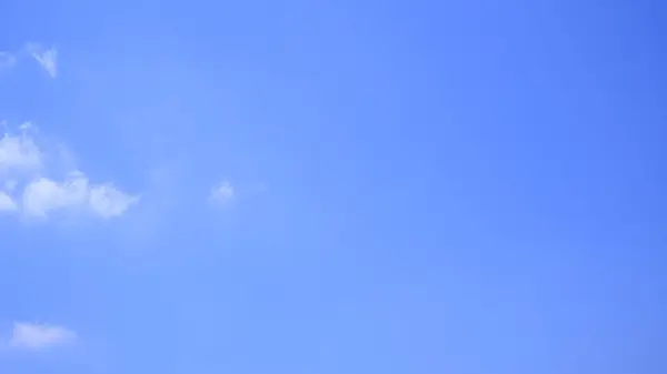 Blauwe Lucht Met Zachte Bewolking — Stockfoto