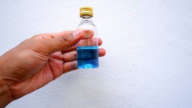 Etil alkolle el ele tutuşmak