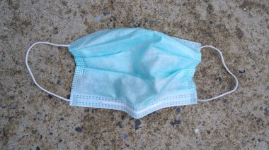 Tıbbi maske ya da cerrahi maske üst görünümü