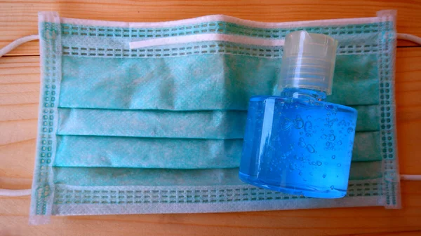 Cerrahi maske ve alkol jeli (virüs koruması için)