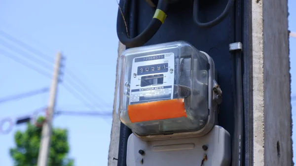 watt saat metre ya da elektrik direğinde