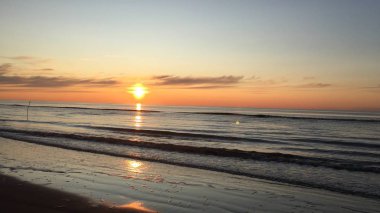 Sahilde gün batımı