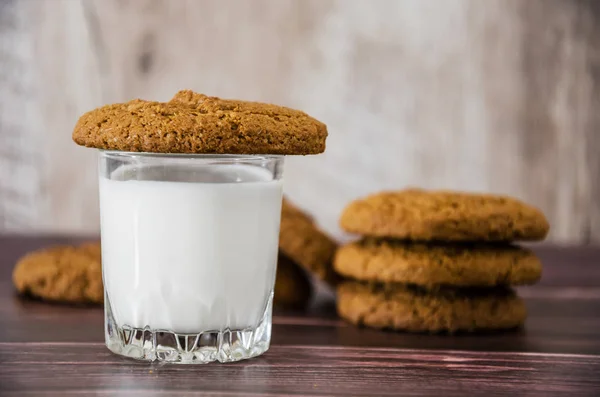 Glass Milk Oatmeal Cookies Wooden Table — Stock Photo, Image