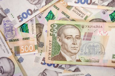 Banknotlar, 500 Hryvnia 'nın yüzey değeri, arka plan için bir sürü Hryvnia. Ukrayna parası.