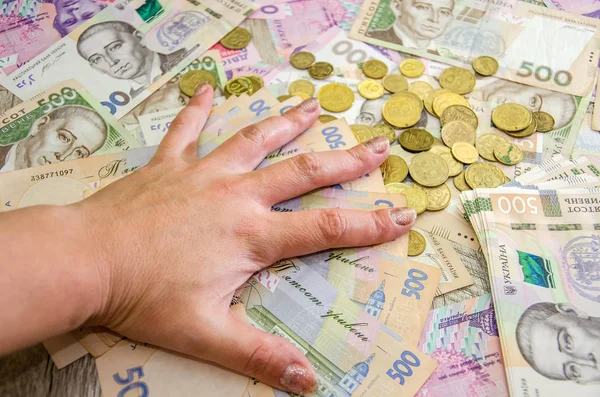 Руки Нетерпінням Хапають Гривні Монети Українські Гроші Концепція Бізнесу — стокове фото