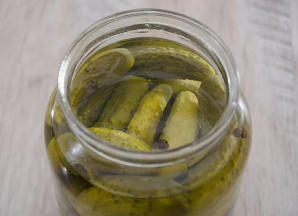 Frasco Pepinos Escabeche Sobre Fondo Blanco Pepinillos Caseros Primer Plano — Foto de Stock