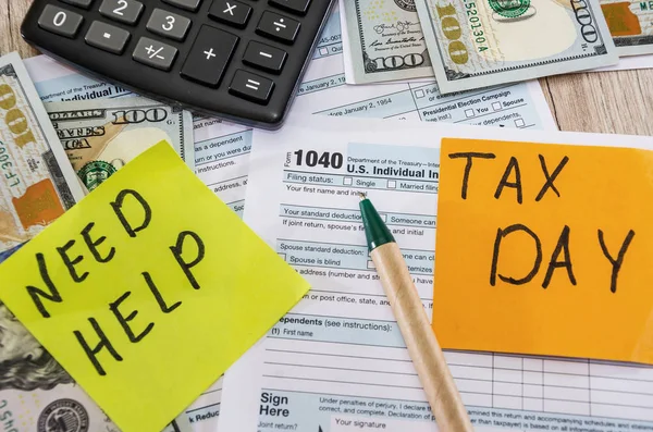 Steuerformulare 1040 Taschenrechner Dollar Und Stift Auf Dem Tisch — Stockfoto