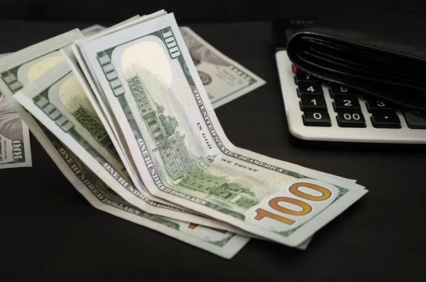 Dólares Calculadora Billetera Sobre Fondo Negro Concepto Empresarial — Foto de Stock