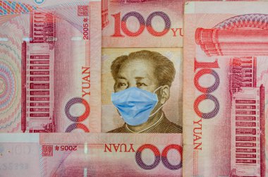 Coronavirus Wuhan Sars hastalığı. Çin 'de karantina, yüz maskeli 100 Yuan banknot. Corona virüsü salgını ve salgın korkularından etkilenen ekonomi ve finans piyasaları. Dijital kurgu.