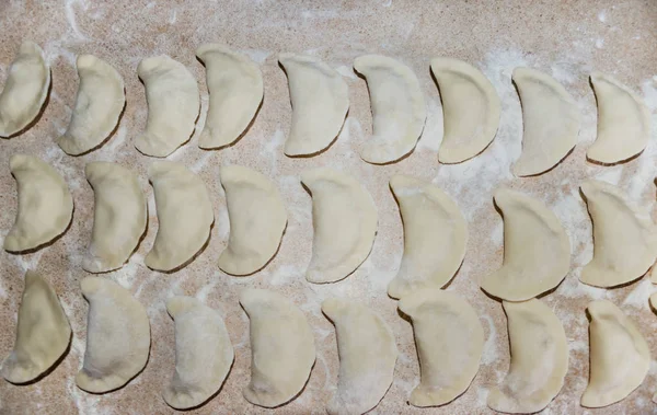 Vareniki Ukrainisches Essen Knödel Auf Einem Hölzernen Küchenbrett Ansicht Von — Stockfoto